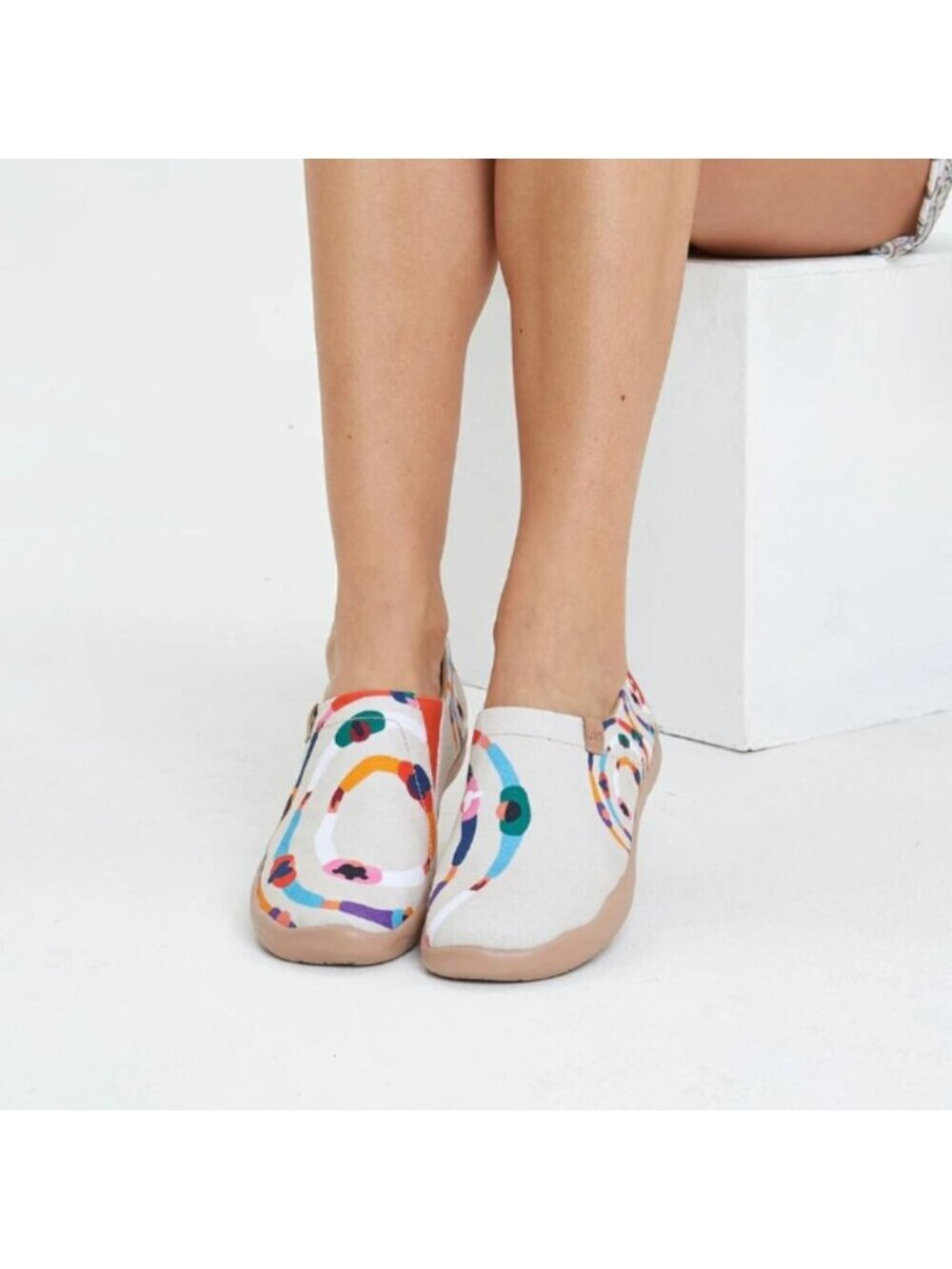 Size 5 Womens NWT UIN Slip On Shoes Canvas Comfortable Loafers Love Circle